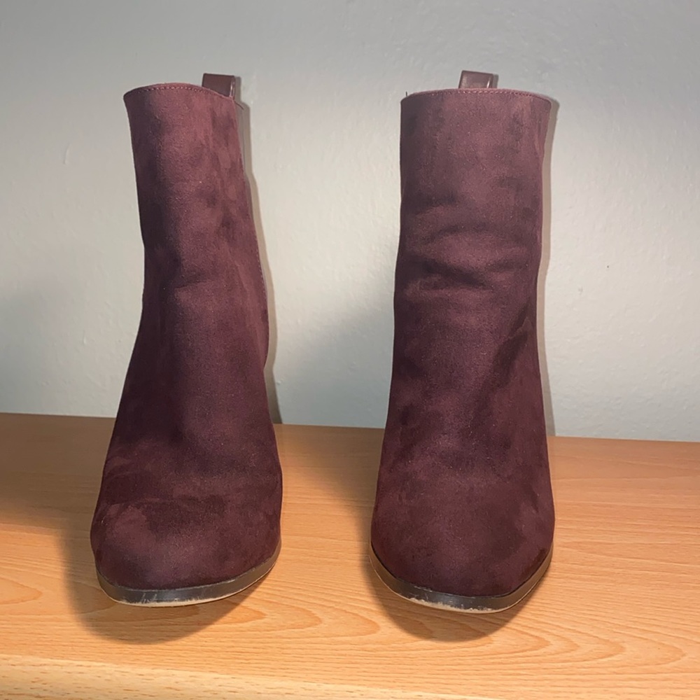 Shoedazzle Dauphine zipper up botties